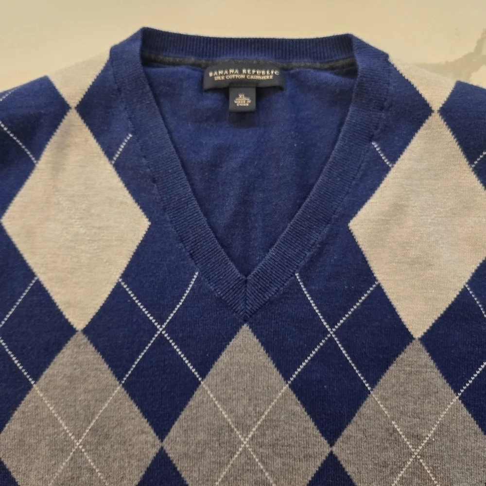 Banana Republic Silk Cotton Cashmere V-Neck Argyle Sweater Mens XL Blue Black